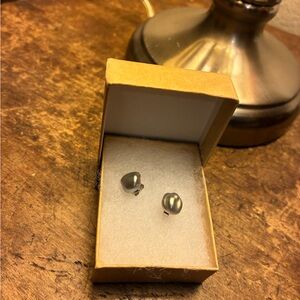 Grey Pearl Stud Earrings : 7-8mm